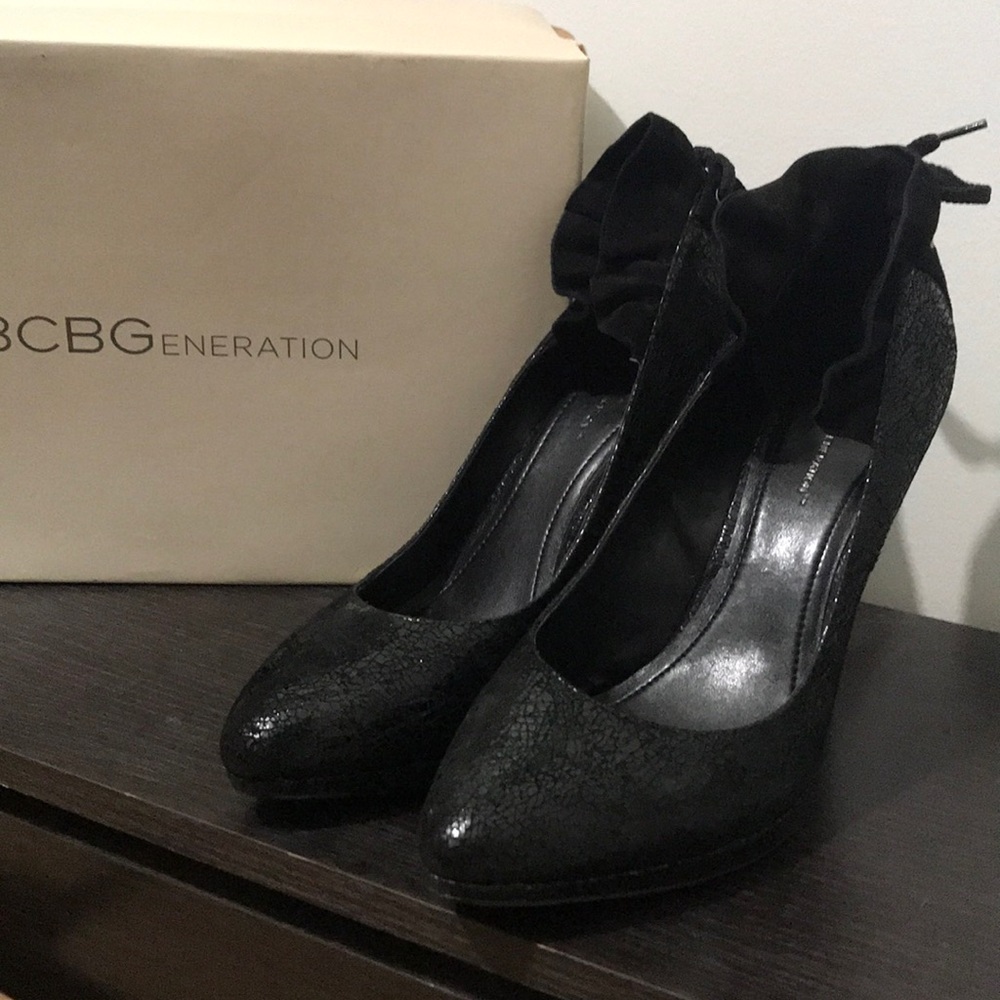 *Reduced* BCBG Black suede metallic pumps sz 11M
